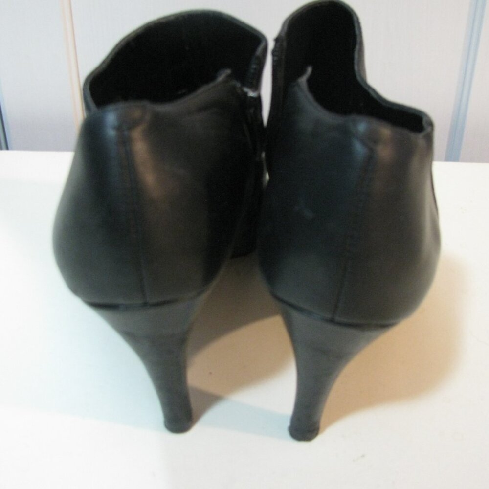 ** Vince Camuto Ankle Boots 9M Booties Zip Up Black Leather Excellent - Picture 8 of 10